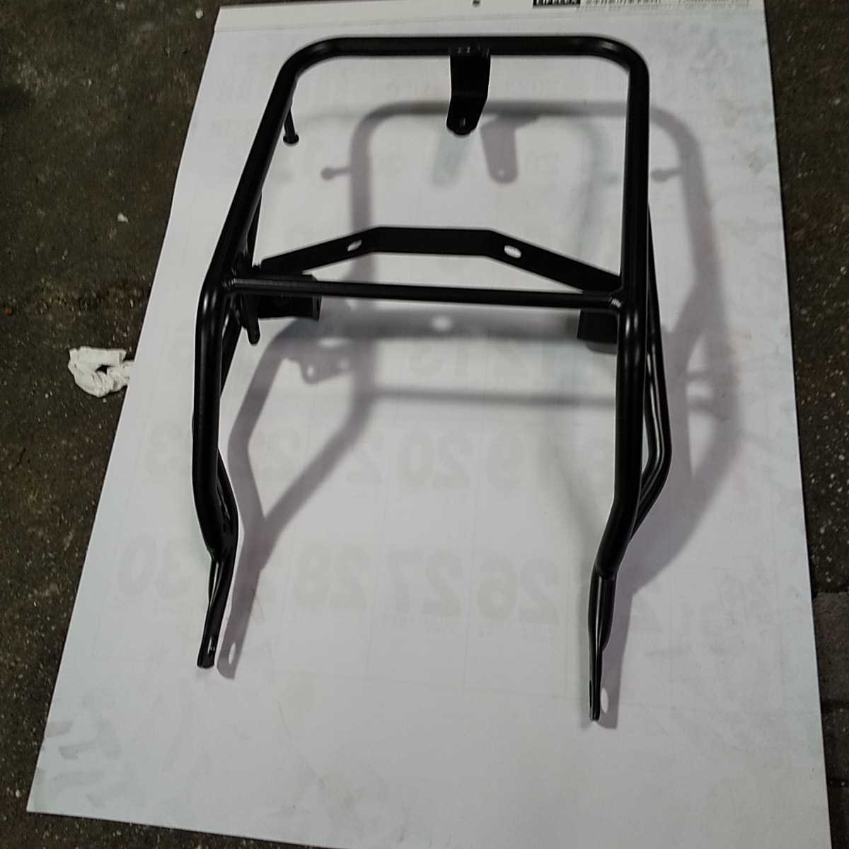 中国製・新品ＴＬ１２５.ＴＬＲ２００専用リアーキャリア、一部修正あと有り。