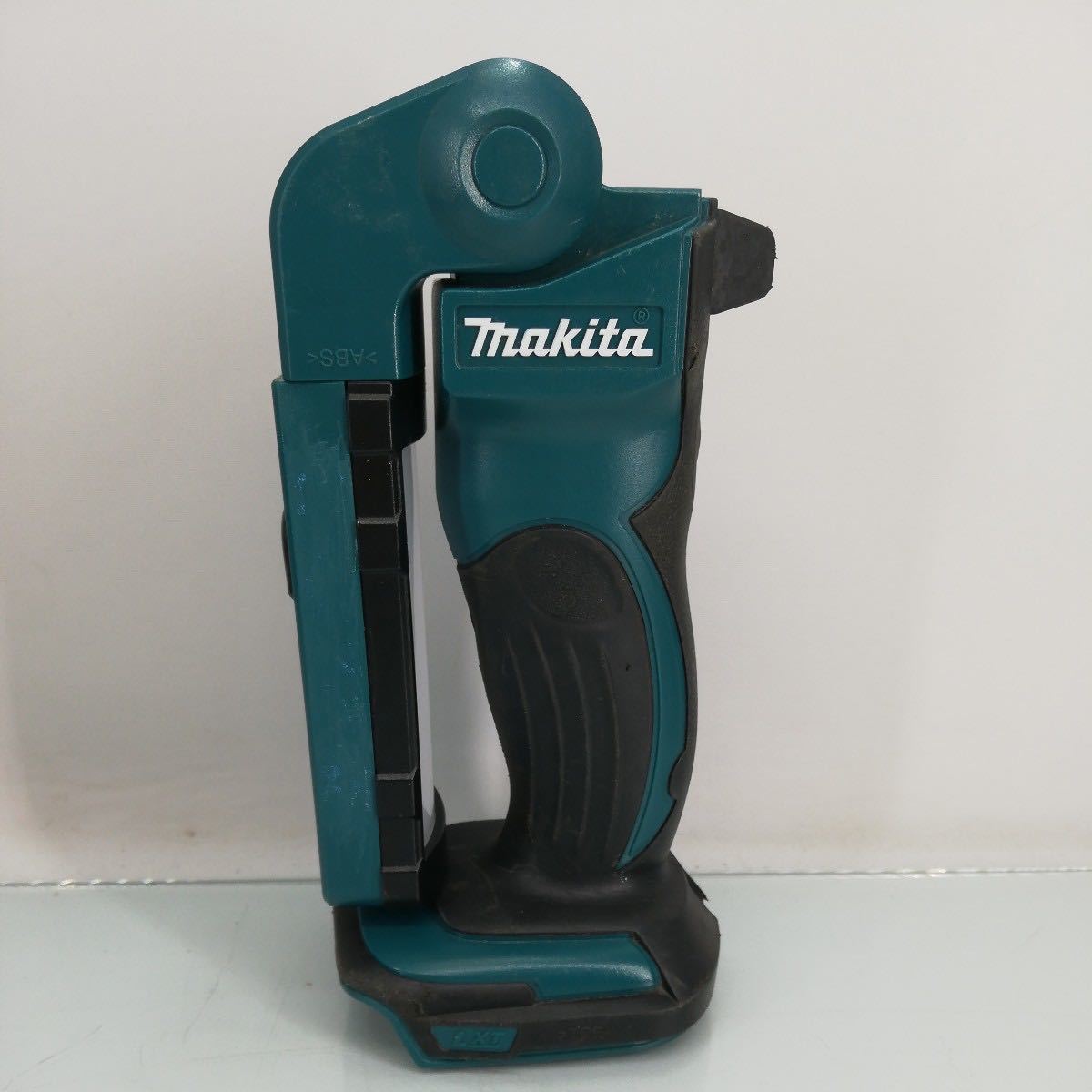 サ)[動作確認済] makita マキタ 充電式LEDワークライト ML801 本体のみ 14.4V/18V LEDライト 12灯式 連続点灯時間約7時間 作業灯 管理Y