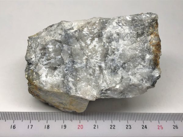 ☆金鉱石 ◇岩手県世田米鉱山 【国産鉱物標本 ☆鮮やかな白い蛍光