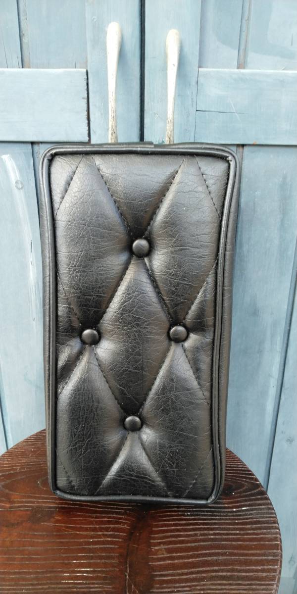 最後の１つです 当時物　ハーレー　ショベル　スポーツスター　トライアンフ　ヤマハＳＲ　シーシーバー パッド ダイヤステッチ　ＮＯＳ