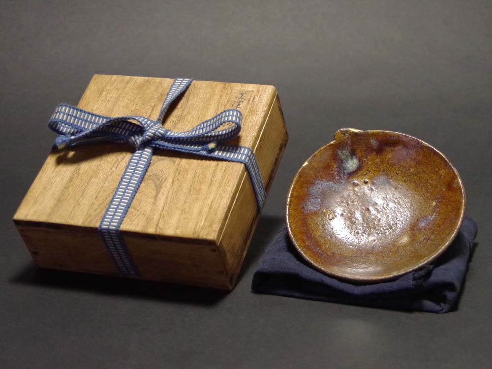 新作入荷，低価 美濃兎ノ斑平盃瀬戸飴釉平茶碗酒器さけのみ酒盃酒杯猪口酒呑心箱付 名品茶道具煎茶道具茶人茶陶古美術愛好家蒐集品(酒器)｜売買されたオークション情報、yahooの商品情報をアーカイブ公 瀬戸