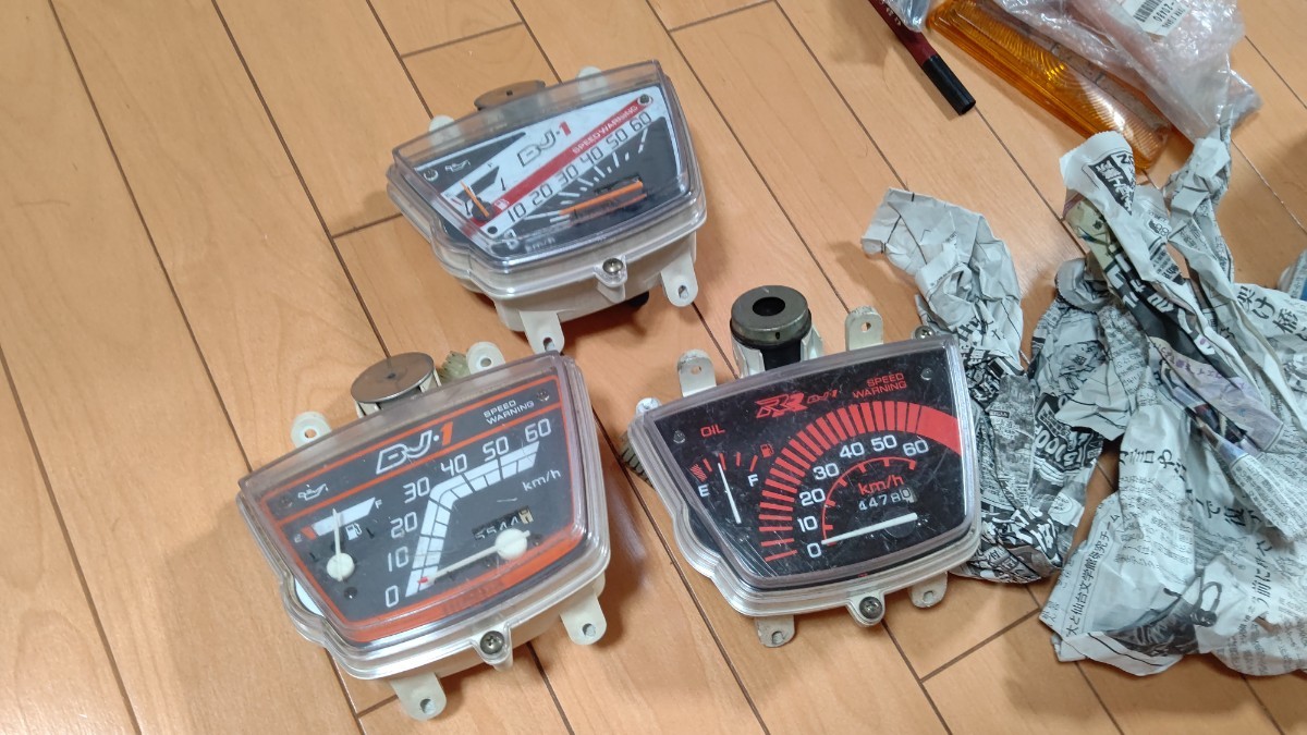 HONDA ホンダ DJ1 DJ1R AF12 DJ1RR AF19 純正 スピードメーター 当時 3個 セット 部品 パーツ DJ-1 DJ-1R DJ-1RR HONDA スクーター 原付 ホンダ バイクの系譜 1985- アンダーカウル 純正 dj-1r」(オートバイ車体