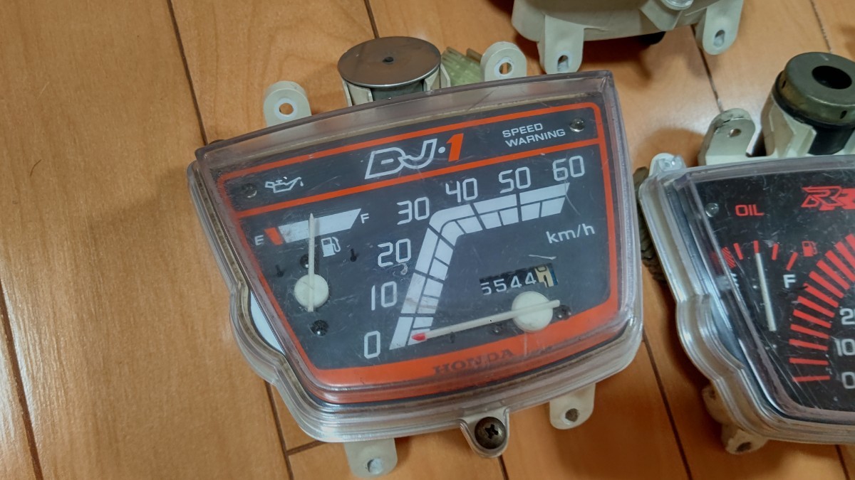 HONDA ホンダ DJ1 DJ1R AF12 DJ1RR AF19 純正 スピードメーター 当時 3個 セット 部品 パーツ DJ-1 DJ-1R DJ-1RR HONDA スクーター 原付 ホンダ バイクの系譜 1985- アンダーカウル 純正 dj-1r」(オートバイ車体