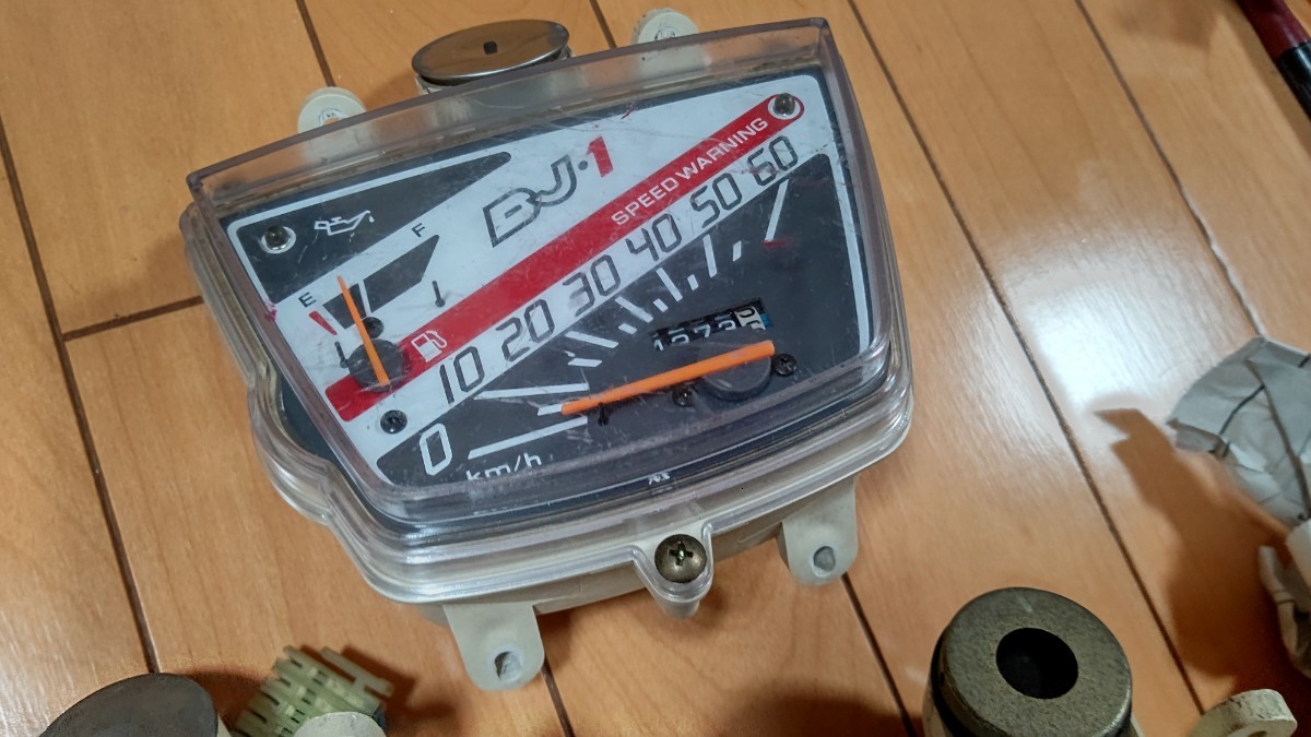 HONDA ホンダ DJ1 DJ1R AF12 DJ1RR AF19 純正 スピードメーター 当時 3個 セット 部品 パーツ DJ-1 DJ-1R DJ-1RR HONDA スクーター 原付 ホンダ バイクの系譜 1985- アンダーカウル 純正 dj-1r」(オートバイ車体