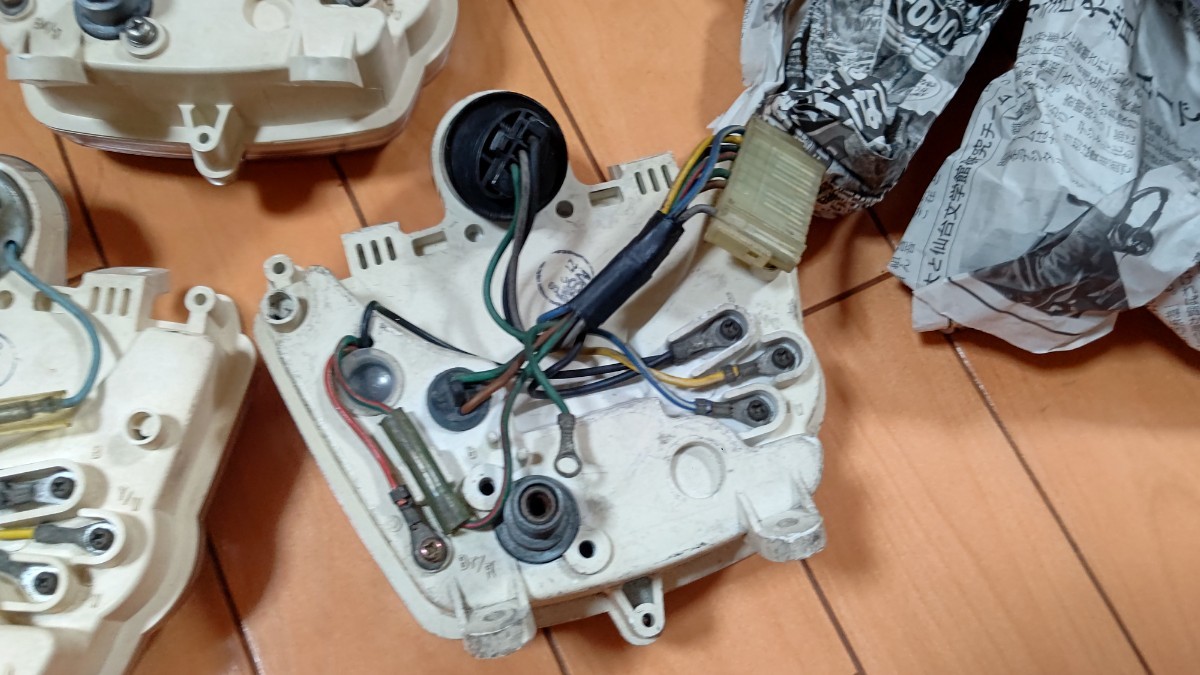 HONDA ホンダ DJ1 DJ1R AF12 DJ1RR AF19 純正 スピードメーター 当時 3個 セット 部品 パーツ DJ-1 DJ-1R DJ-1RR HONDA スクーター 原付 ホンダ バイクの系譜 1985- アンダーカウル 純正 dj-1r」(オートバイ車体