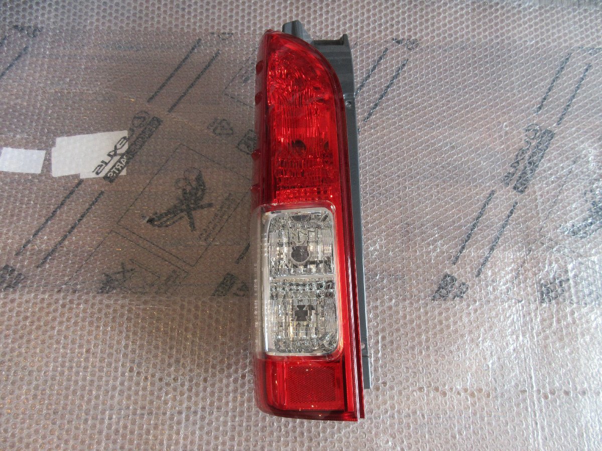 ハイエース 200系 テールランプ 左 81561-26443 美品◇破損無し 
