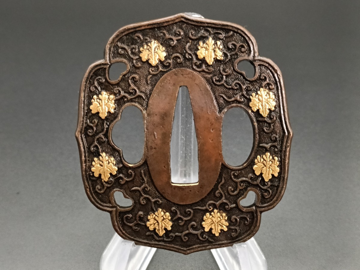 81835 日本刀装具 刀鍔 家紋図 五三の桐 銅地 細工 絵