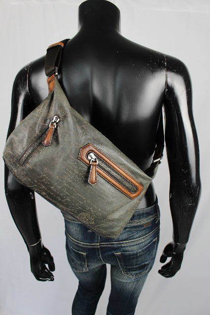 美品 ベルルッティ BERLUTI カリグラフィー レザー ボディバッグ