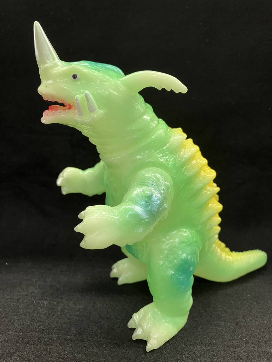 ヤモマーク 透明ネロンガ 蓄光 Yamomark NERONGA G.I.D ソフビ sofvi