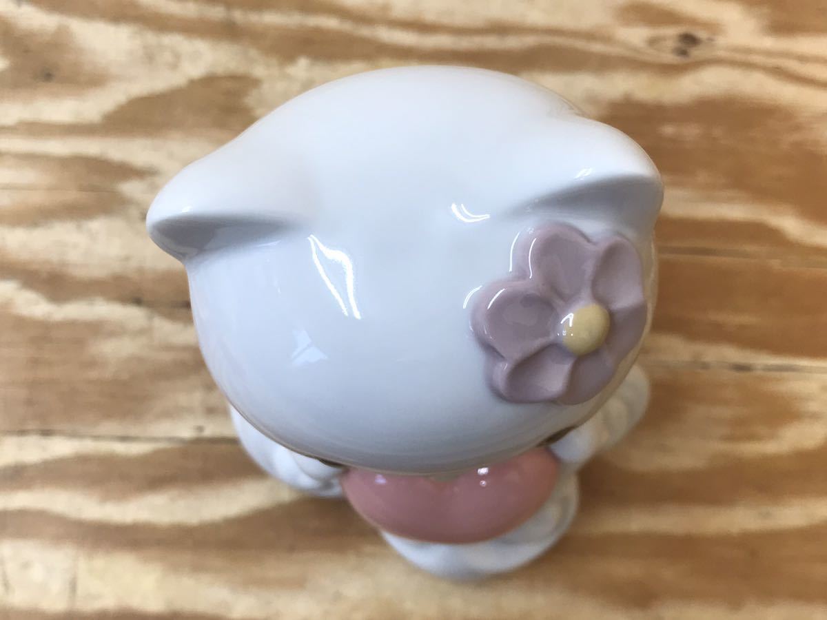 新品　未使用　ハローキティ　リヤドロ　NAO 陶器人形　置物　サンリオ　コラボ 新品 未使用 ハローキティ リヤドロ NAO 陶器 人形 サンリオ コラボ