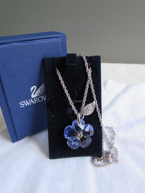 SWAROVSKI ■青系紫色 花 ネックレス スワロフスキー パープル フラワー ペンダント