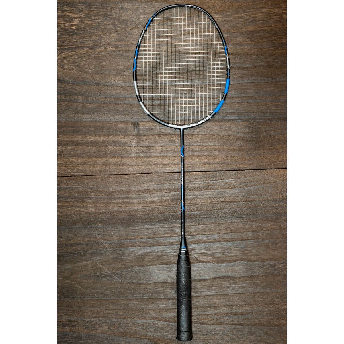 正規品，お買い得 【4】YONEX ヨネックス VOLTRIC 70 E-tune ボルト