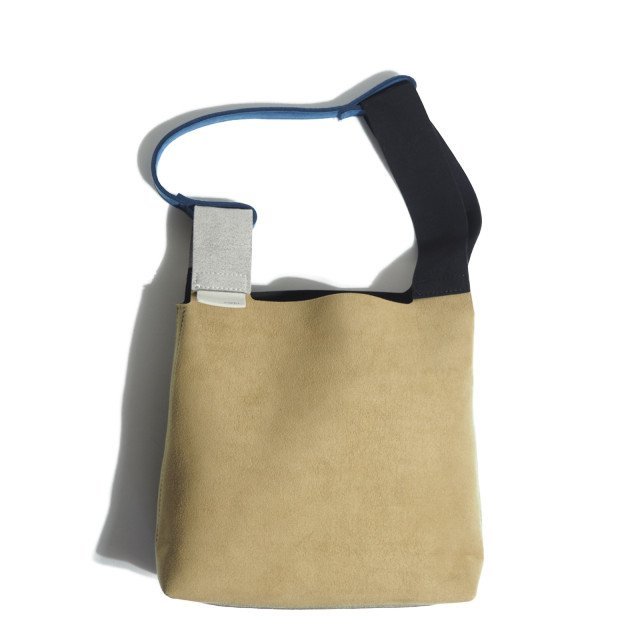 M2441f42　▼zattu ザッツ▼　CONCH TOTE マルチバッグ ベージュ ブラック / マイクロファイバースエード トートバッグ ユニセックス