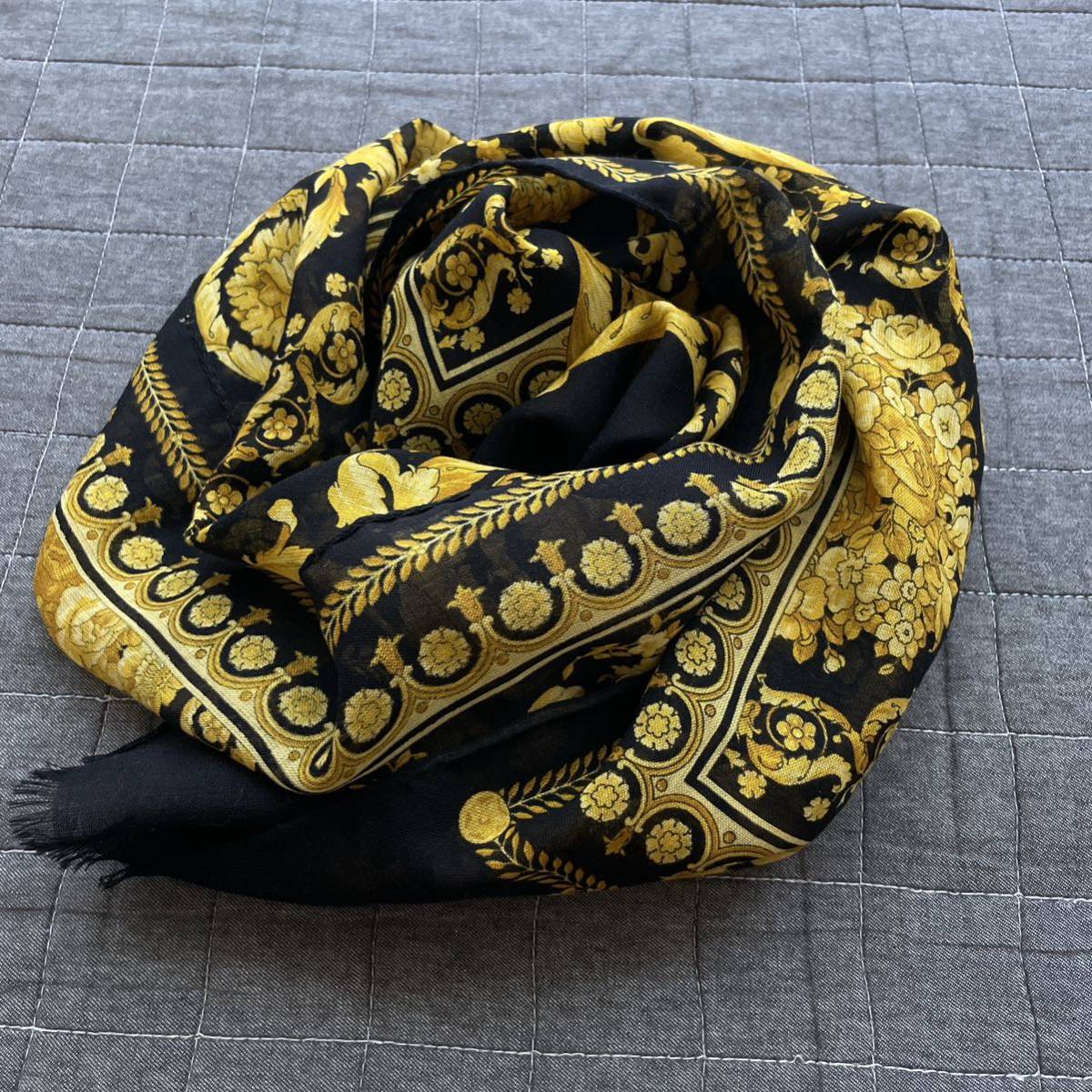 ATELIER VERSACE 割る アトリエ ヴェルサーチ シルク スカーフ