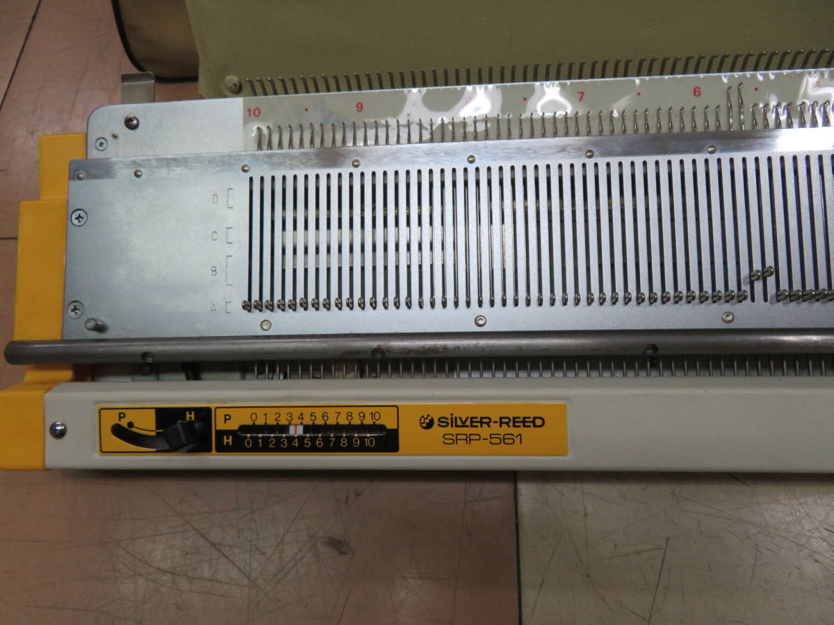 TN7-141 SILVER REED(シルバーリード) 編み機 SRP-561 ケース付き 昭和 