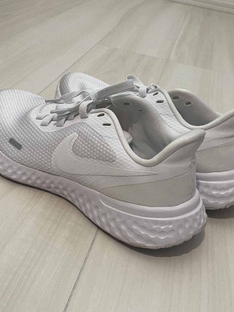 NIKE ナイキ レボリューション5 スニーカー ランニングシューズ 白 