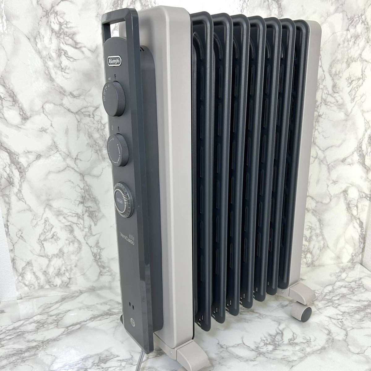 【美品】DeLonghi オイルヒーター　シダーグレー　動作確認済み 1～ デロンギ オイルヒーター ヴェルティカルド RHJ21F0812-GY シダー