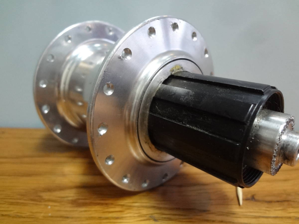 激レア ホワイトインダストリーズ ハブ リア 24穴 WHITE-INDUSTRIES