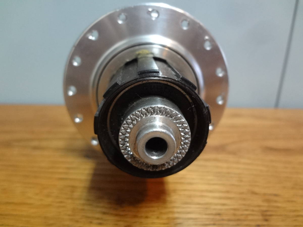 激レア ホワイトインダストリーズ ハブ リア 24穴 WHITE-INDUSTRIES