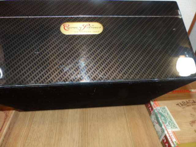 ヒュミドール（調湿ボックス）はクエルボ・イ・ソブリノス（CYS）の