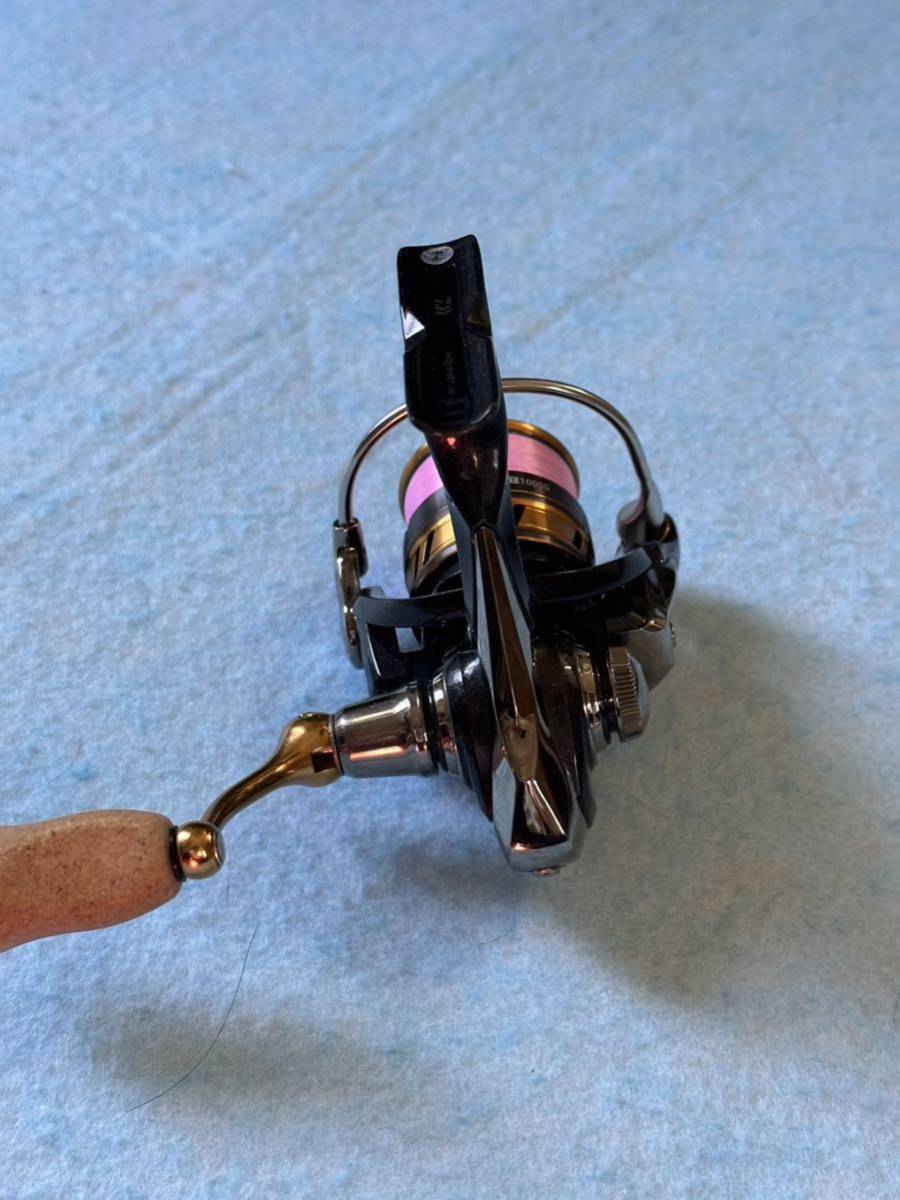 美品 DAIWA ダイワ レガリスLT1000S スピニングリール トラウト 管釣り