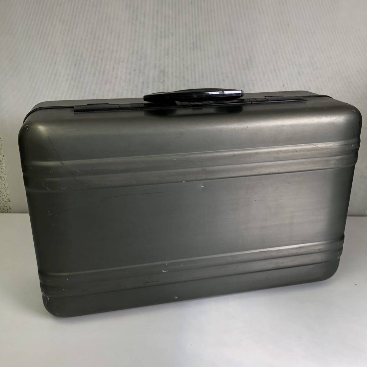 Z5666a）ZERO HALLIBURTON ゼロハリバートン アタッシュケース ビジネス カーキ