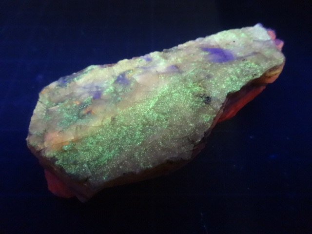 天然石 蛍光オパール 北海道 大雪オパール 然別オパール 国産鉱石 標本