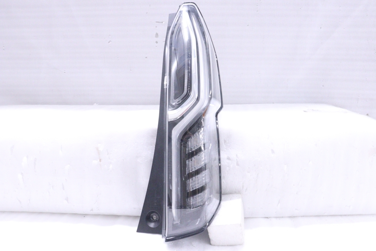 38-1964★LED JF3 N-BOXカスタム★右テールライト ICHIKOH D186 打刻:D ASSY 純正★ホンダ (RO)