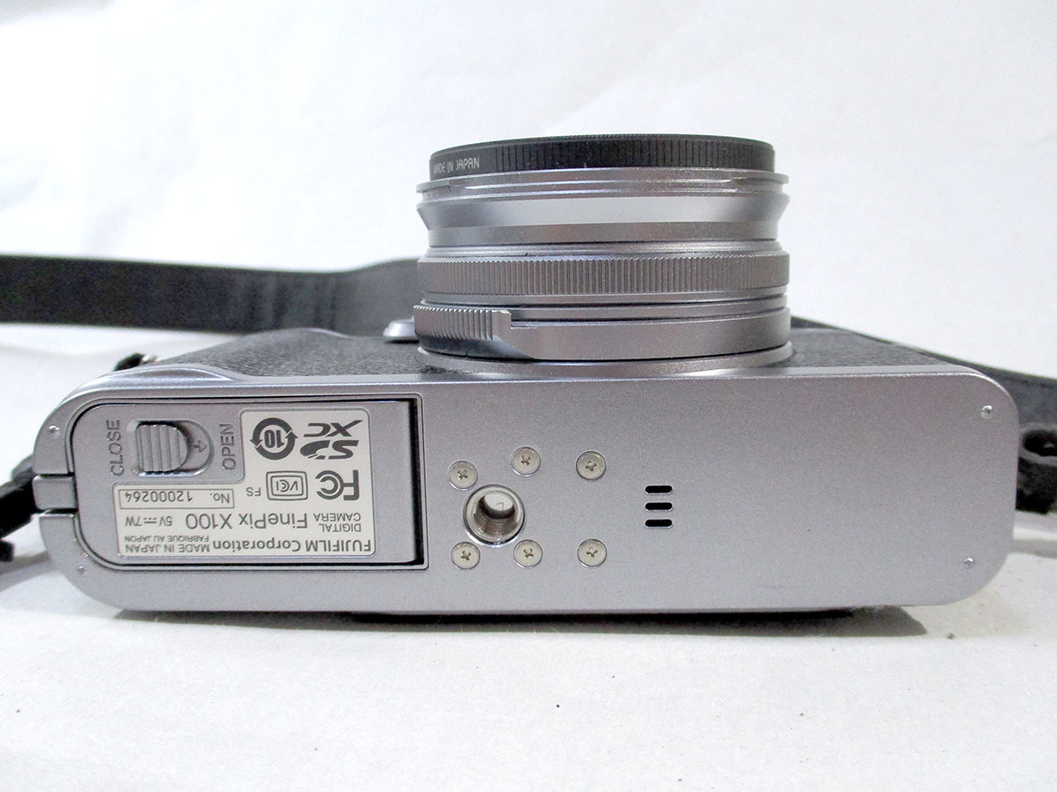 FUJI☆フジフィルム FinePix X100 デジカメ 中古☆S10605 X100 FinePix