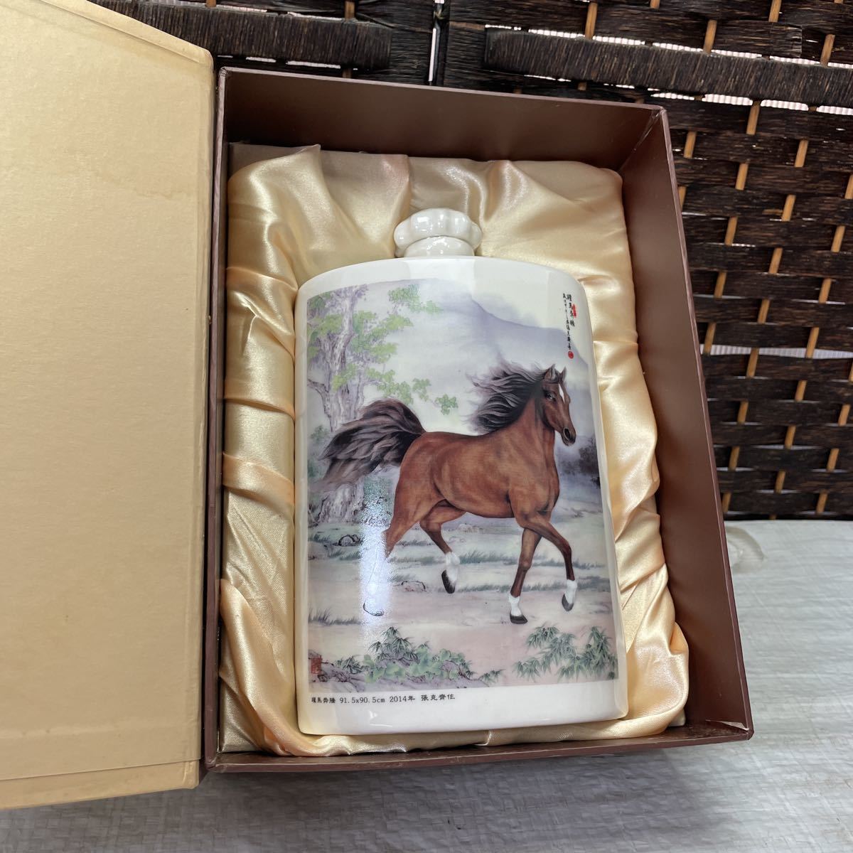 玉山台湾原窖八年陳高(躍馬奔騰) 52% 900ml 白酒 玉山台湾原窖八年陳高(躍馬奔騰) 52% 900ml 白酒｜