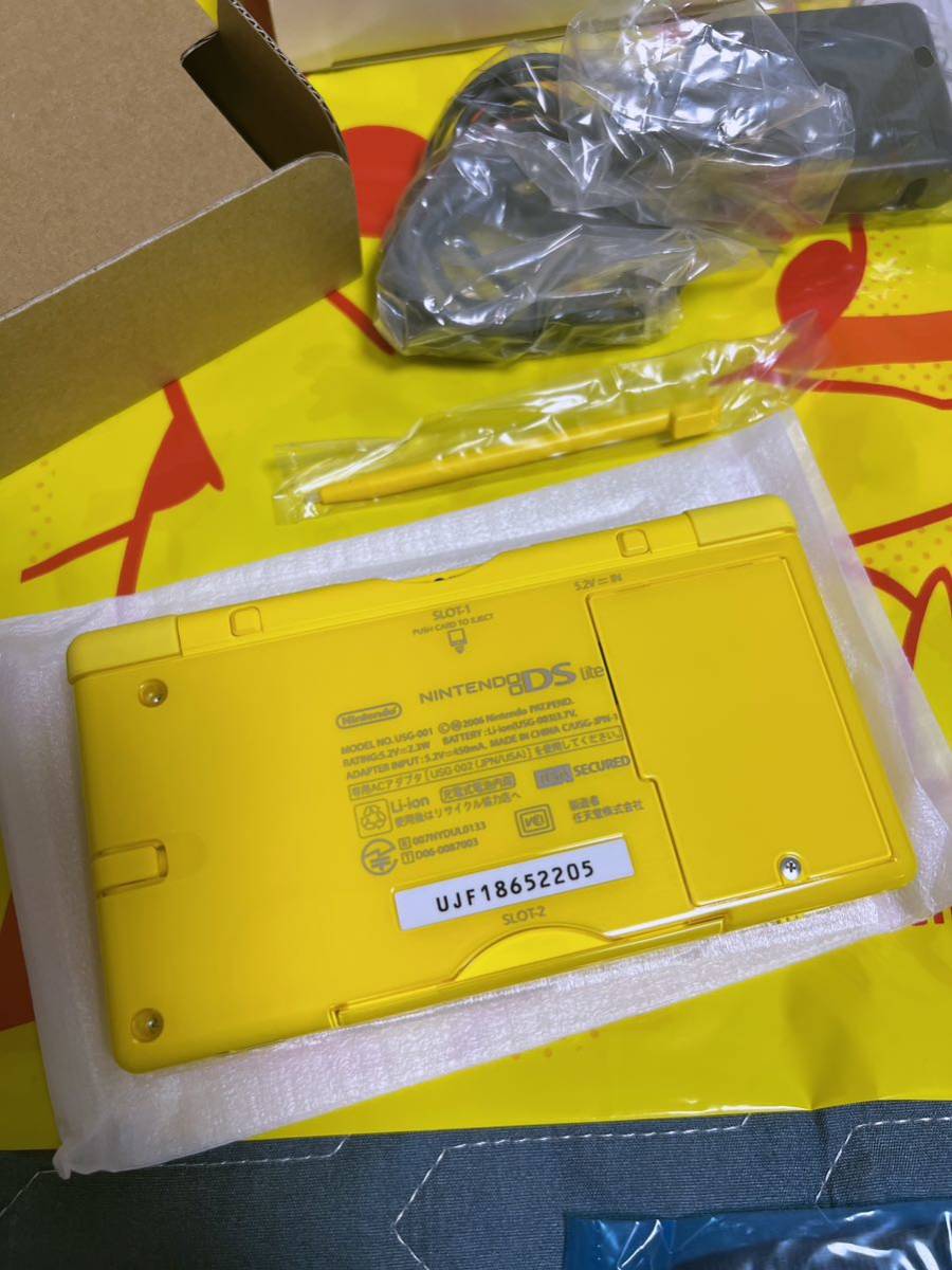 美品 ニンテンドーDS LITE ピカチュウエディション 箱付き 美品