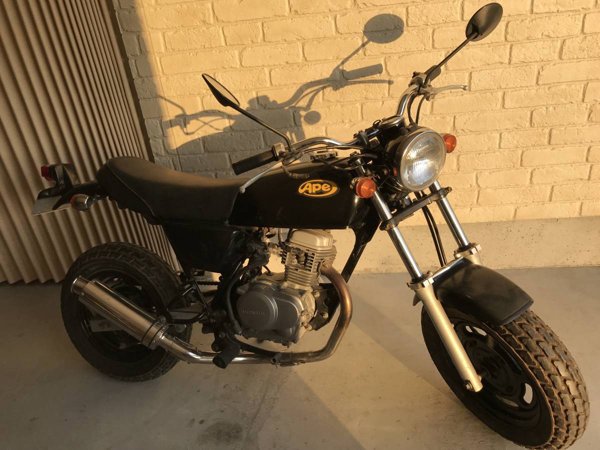 ホンダ | バイク - Honda エイプ50 エイプ・50 縦型50ccエンジンは 