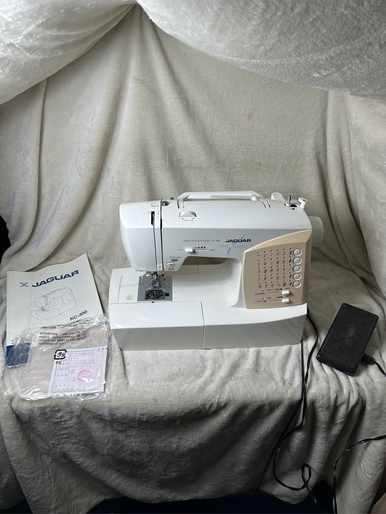 t0073 JAGUAR ジャガー コンピューターミシン KC-300 2005年製 通電 み 