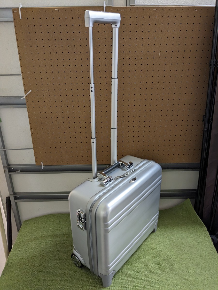 ゼロハリバートン　キャリーケース　2輪 TSAロック付き　車輪交換済 ゼロハリバートン キャリーケース 2輪 TSAロック付き ZERO HALLIBURTON