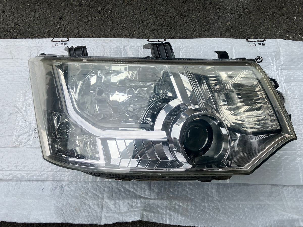 三菱 デリカD5 純正ヘッドライト HID 右 KOITO 100-87918 CV5W HID