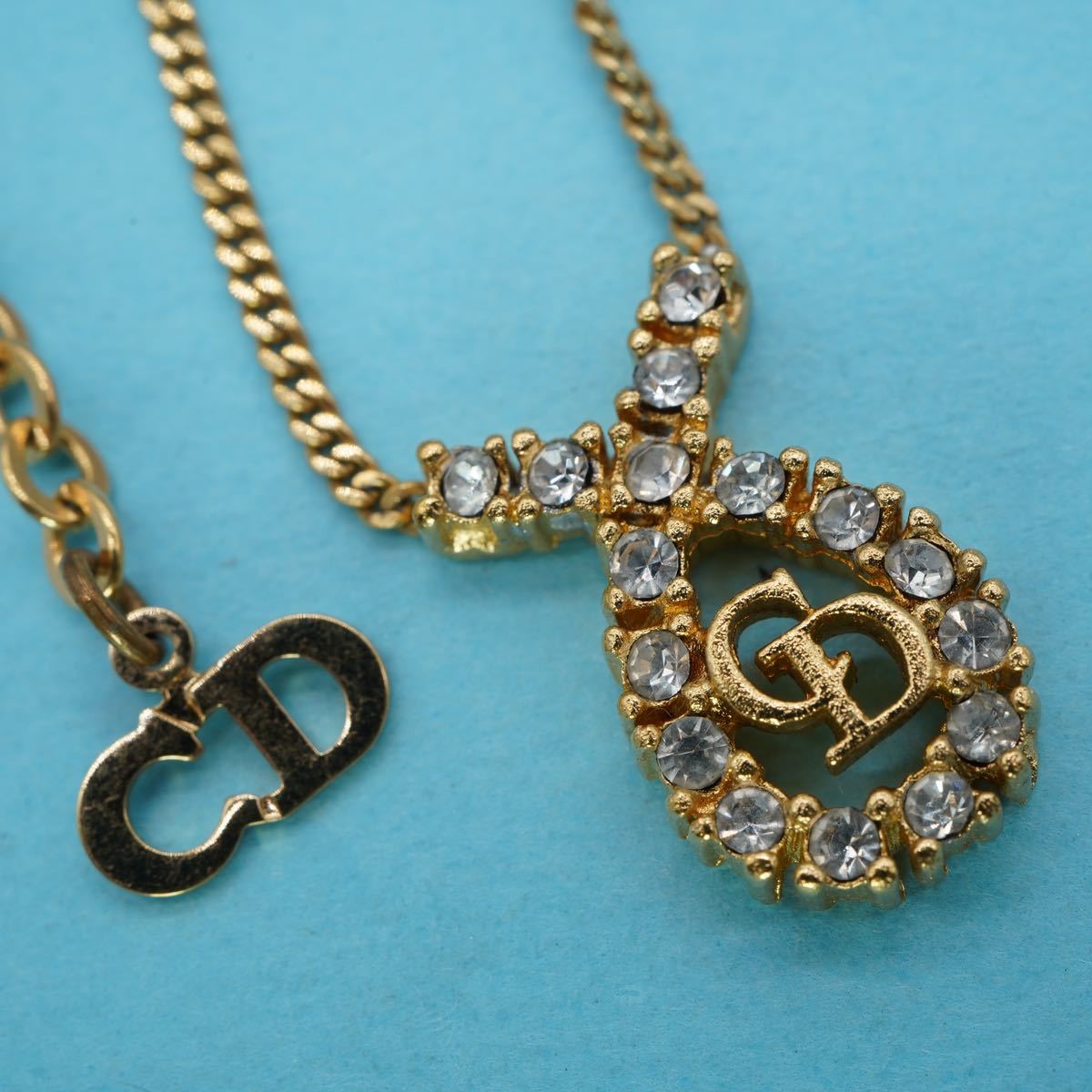 【423】Christian Dior クリスチャンディオール ネックレス 長さ約38cm アジャスター約5cm. ゴールドカラー ラインストーン TIA