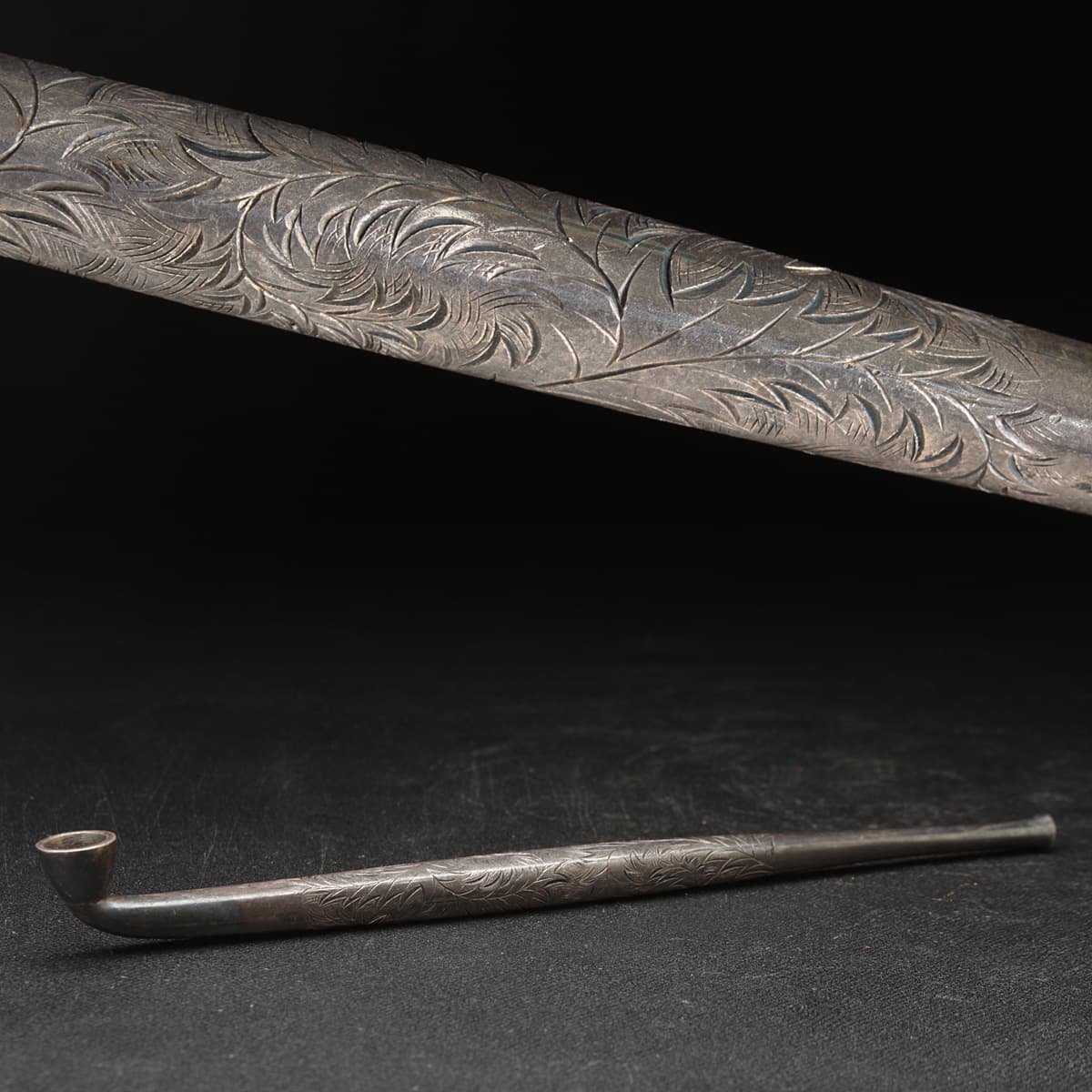 EN046 時代物 銀無垢煙管・南鐐 草彫文 延べ煙管 全長18.2cm 重35g・銀キセル・銀旱烟管 喫煙具