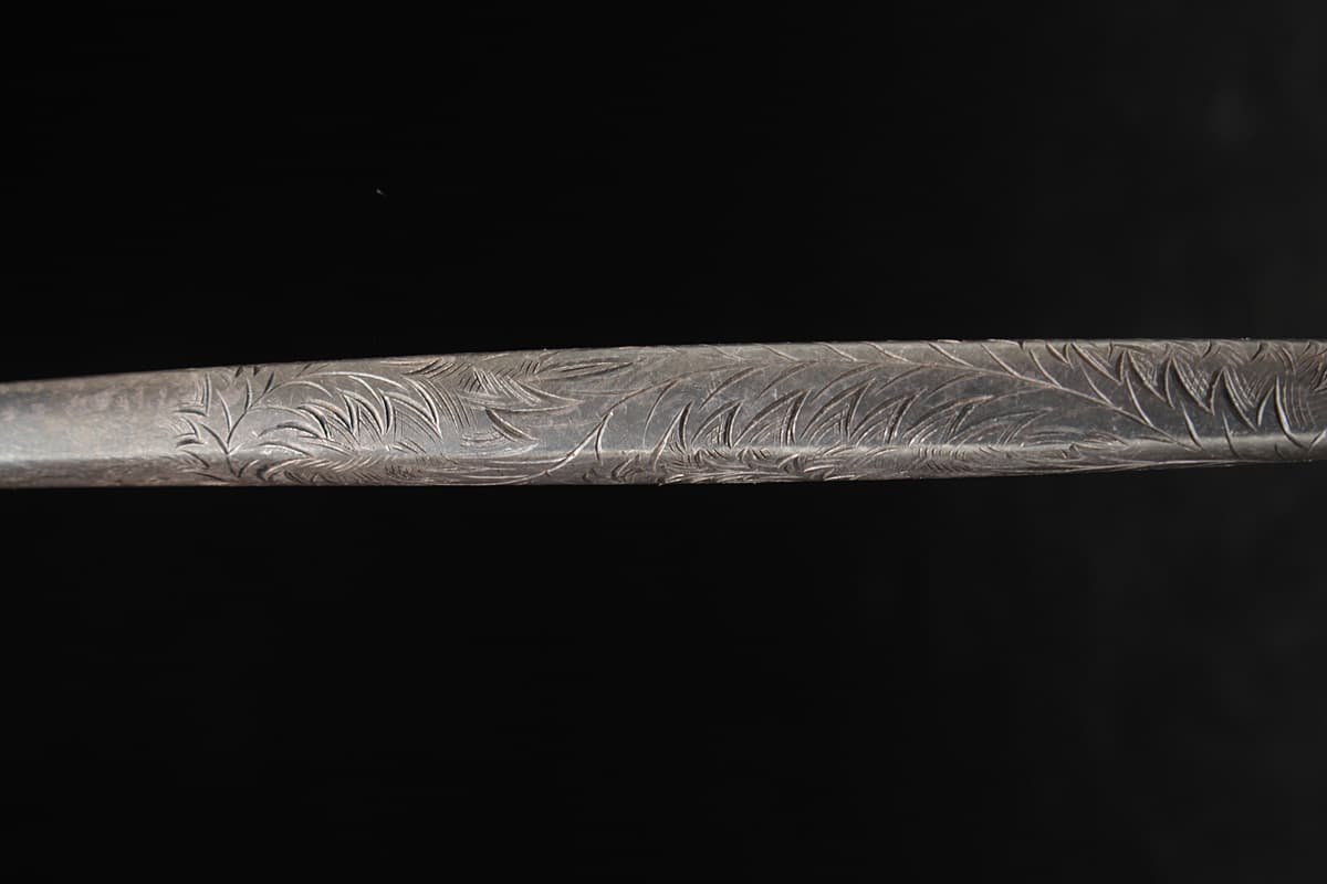 EN046 時代物 銀無垢煙管・南鐐 草彫文 延べ煙管 全長18.2cm 重35g・銀