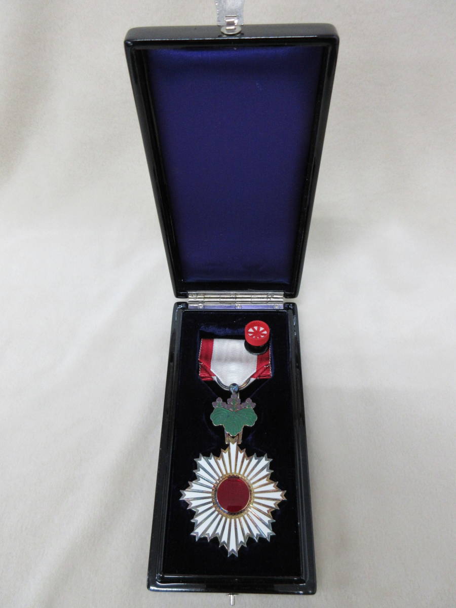 勲章 勲五等双光旭日章 徽章 共箱 略綬 日本軍 勲章/勲