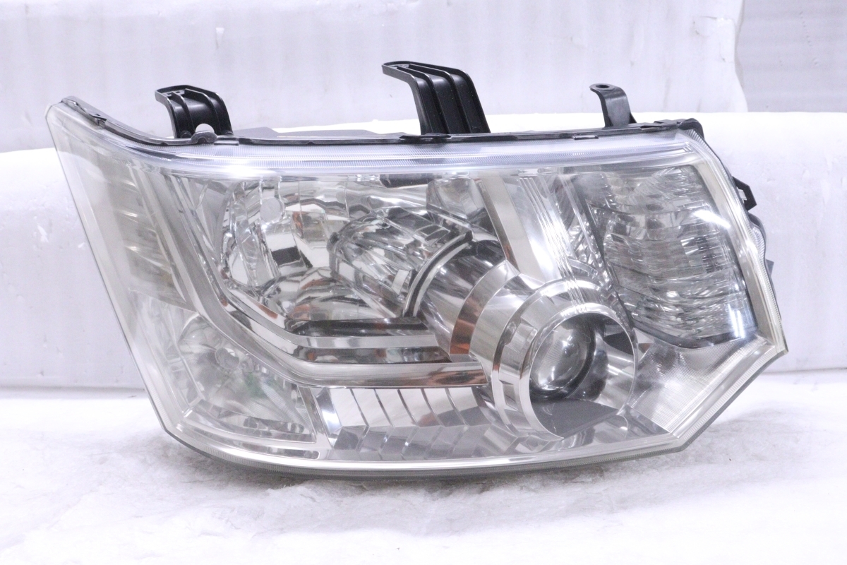 33-286☆【値下】前期 HID CV1W デリカD5☆右ヘッドライト KOITO 100 