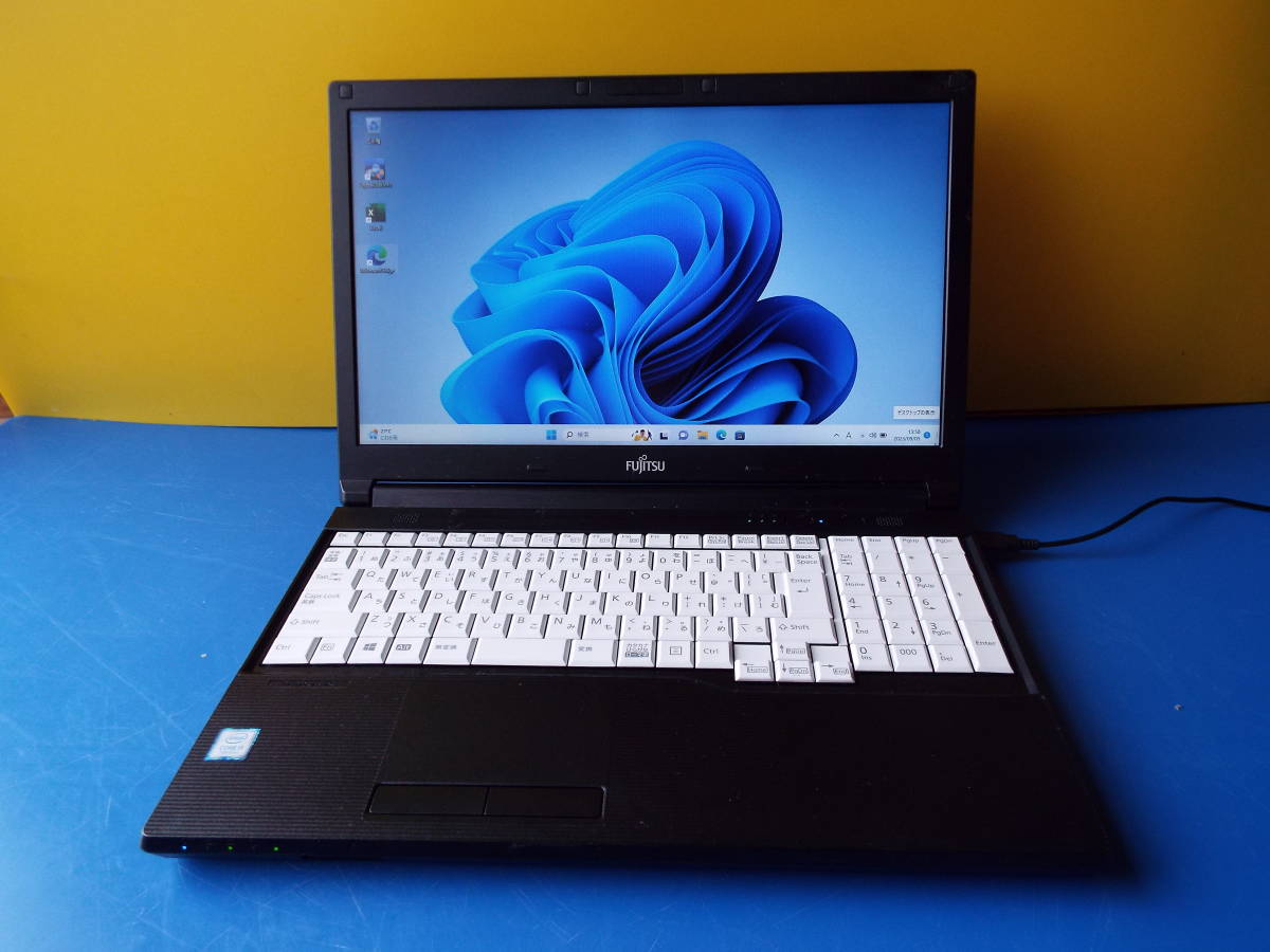 ☆富士通 LIFEBOOK A577/RX Core i3-7100U (第7世代）メモリ8GB