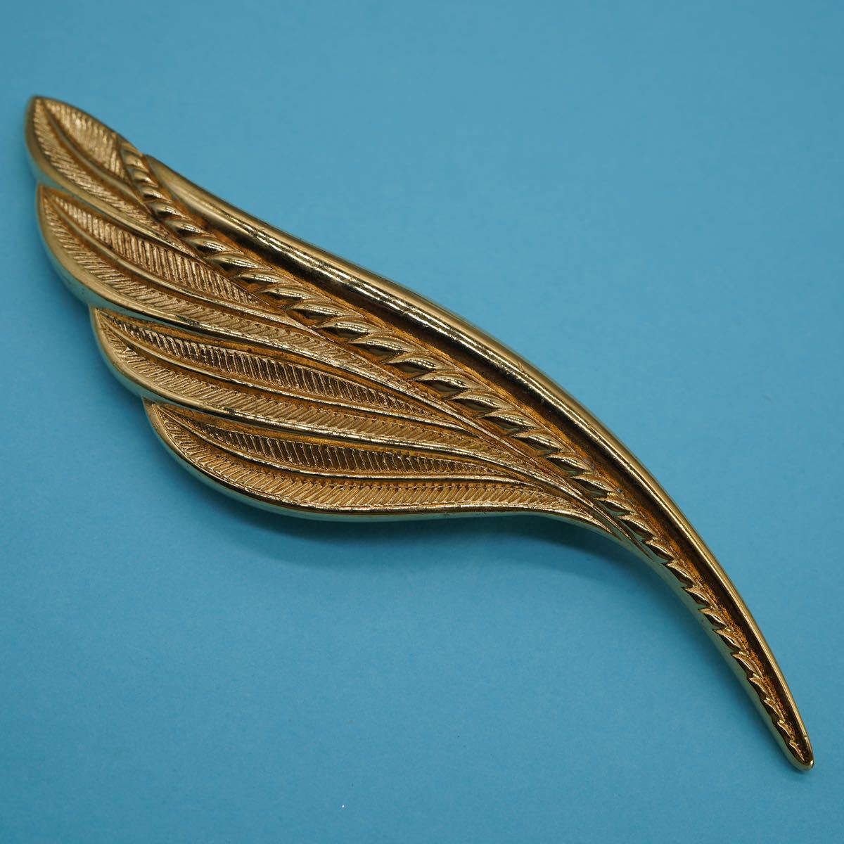 【1055】Christian Dior クリスチャンディオール 羽 モチーフ ブローチ アクセサリー ブランド ゴールドカラー TIA