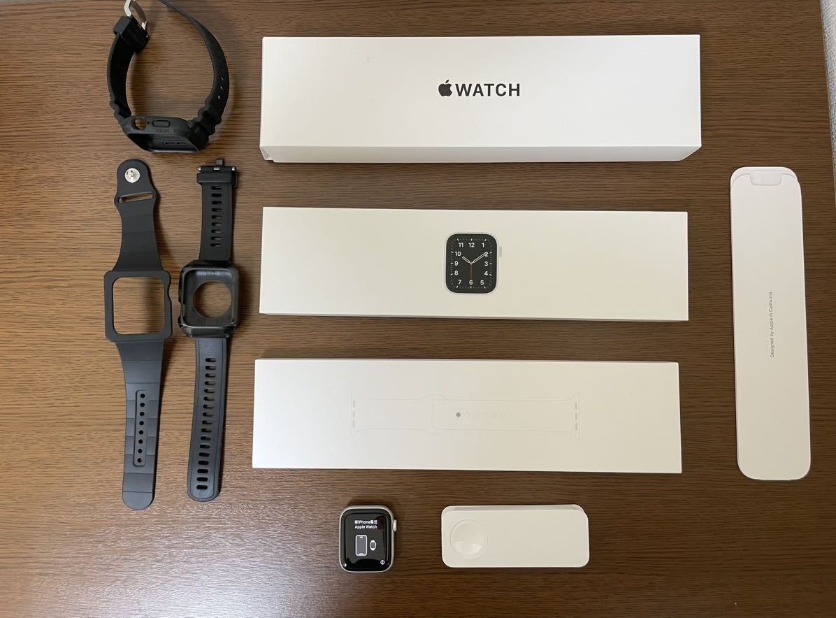  完動品 Apple Watch se 第1世代 44mm シルバー スポーツバンド白 アップルウォッチ(スマートウォッチ本体)｜売買されたオークション情報、yahooの商品情報をアーカイブ公開 - オークファン スマートウォッチ本体