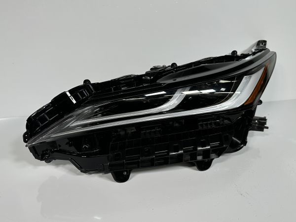 送料無料 トヨタ ヴォクシー ハイブリッド 前期 ヘッドライト 右 81110