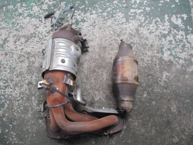 530813★ANM10W/アイシス【トヨタ 純正】触媒 コンバーター キャタライザー★2個セット★1AZ-FSE★GE3★棚落ち有り★ジャンク