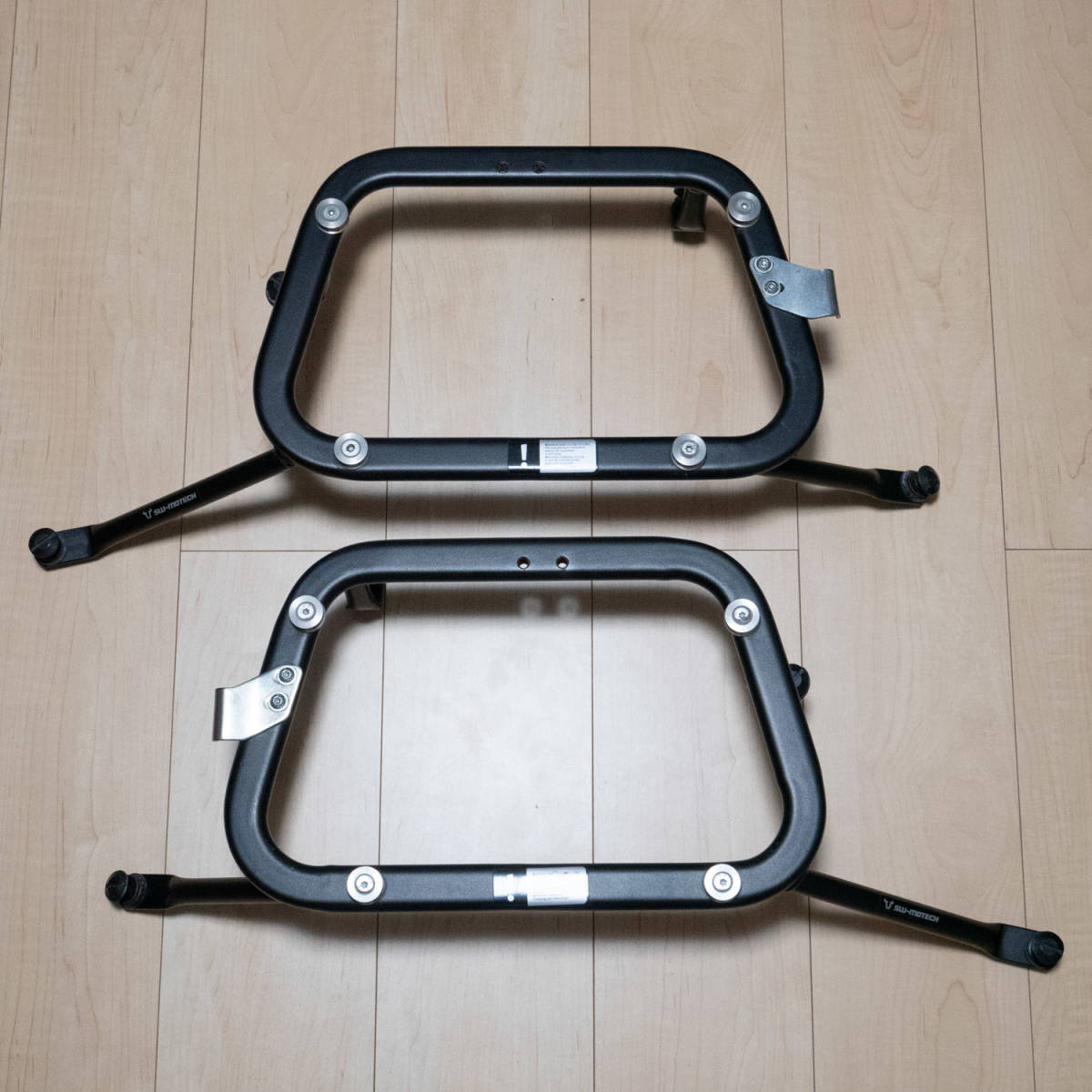 【最新作，得価】 Vストローム1000 SW-MOTECH パニア ステー キャリア サイド ホルダー EVOキャリア KFT0544020000/B SWモテック V-Strom DL1000 VU51A(パニアケース)｜売買されたオークション情報、yahooの商品情報をアーカイ パニアケース