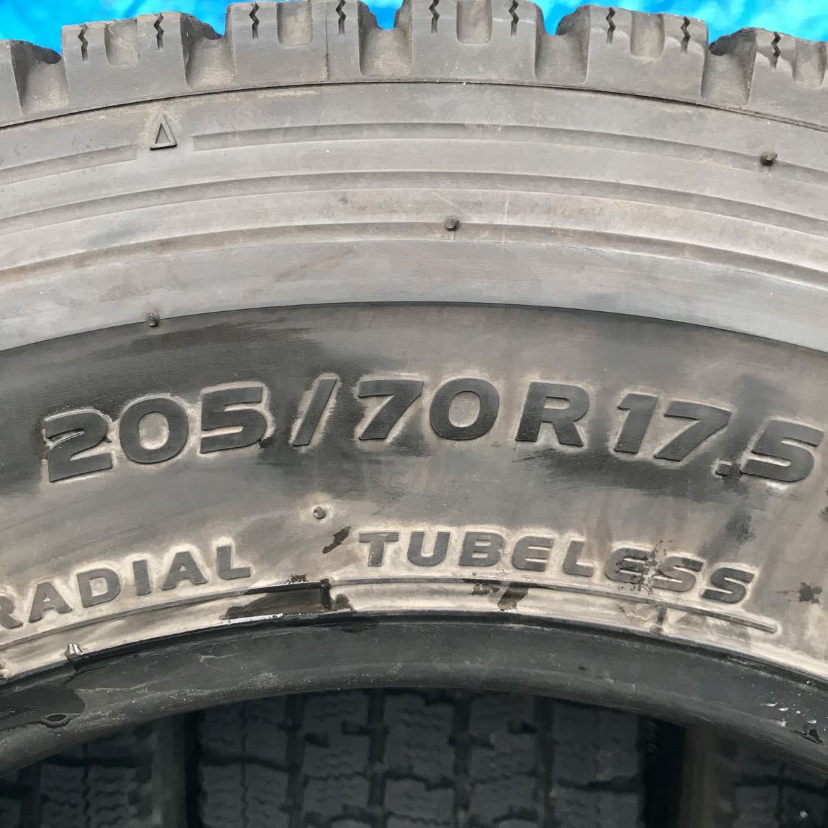 TOYO TIRES DELVEX M935 205/70R17.5 115/113N LT 極上バリ山6本価格 X 