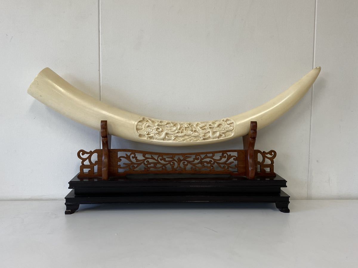 M058GE一本物 古珍材 彫刻 双龍に玉 細密細工 置物 長74cm 重量2.7kg