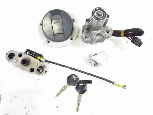 ZEXT バンディット1200S GV79A 実動車外し SUZUKI純正 キーシリンダーSET 同鍵品 スペア付 検※ GV77A イナズマ1200 1250F GSF1200S 128S39