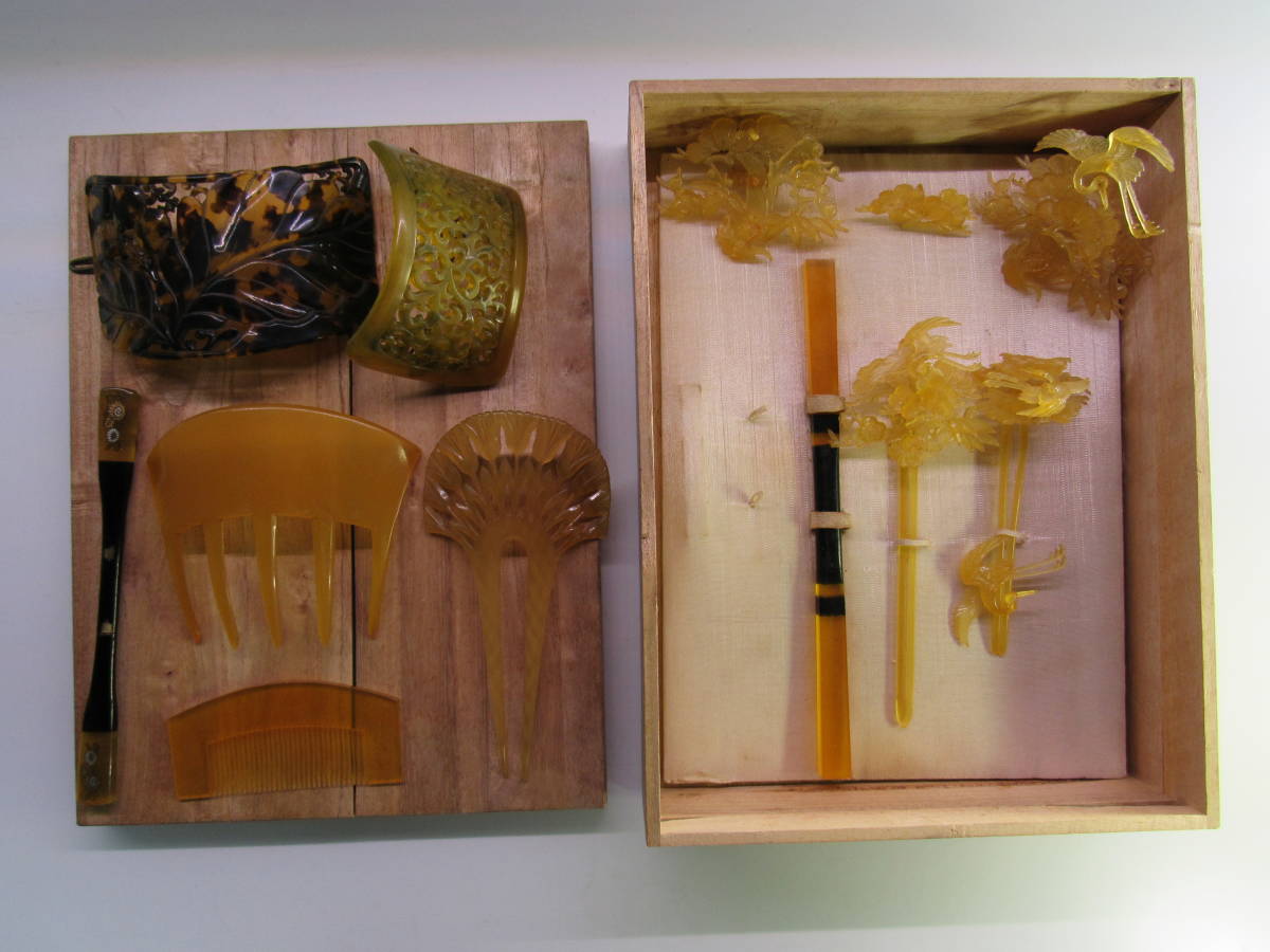 ◎【鼈甲？櫛・髪飾り等：和装小物九点】◎